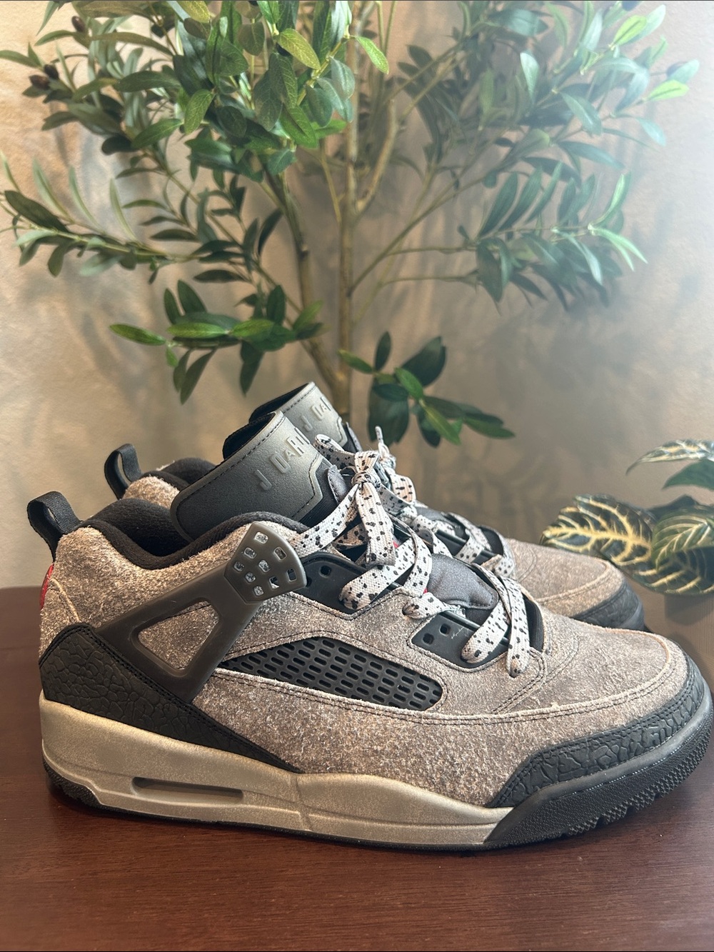 Jordan Spizike Low Men’s  Gray and Black Speckled Laced Sneakers